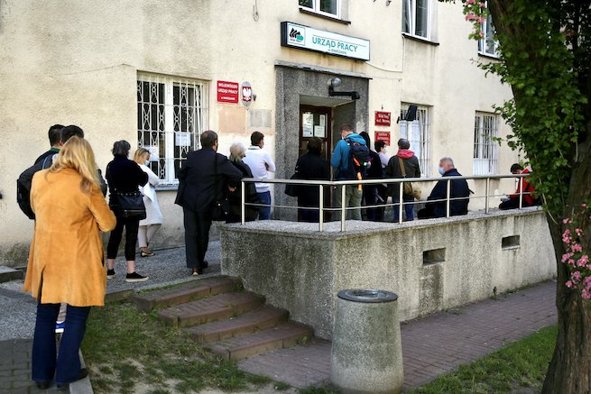 Kolejka do urzędu pracy w Warszawie, 29.05.2020 / fot. East News