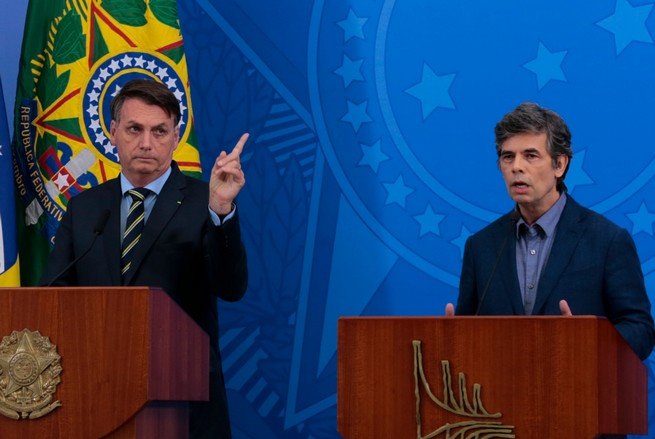 fot. prezydent Brazylii Jair Bolsonaro i nowy minister zdrowia Nelson Teich/ East News