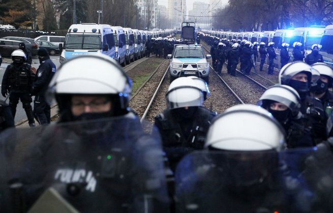 Policja postarała się o własną rekonstrukcję stanu wojennego i zablokowała Żoliborz | Donald.pl