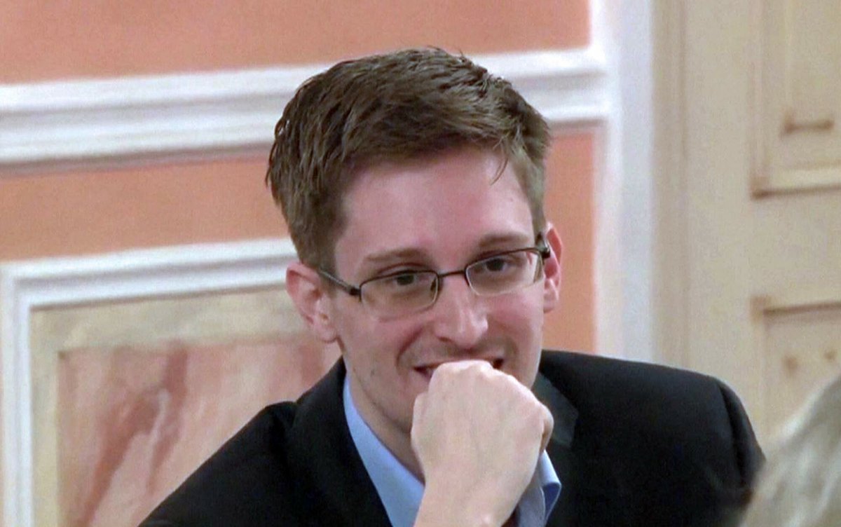 Edward Snowden na kolacji z byłymi agentami amerykańskich służb w Moskwie, Wikileaks, fot. AFP/East News
