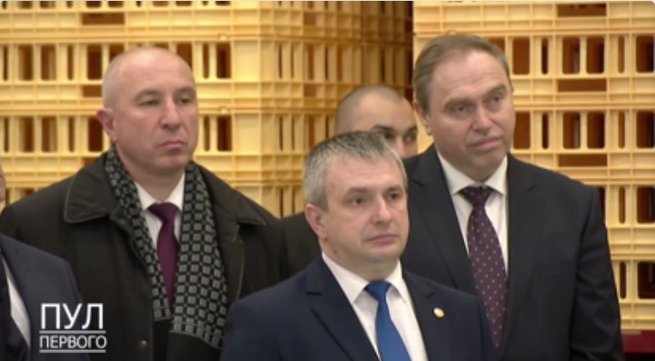 Z tyłu od lewej: Juryj Karajeu, Uładzimir Karanik, fot. Pul_1/Telegram