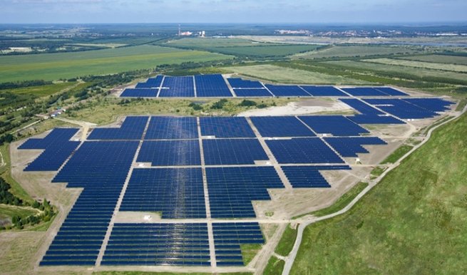 Elektrownia słoneczna w pobliżu Senftenberg w Branderburgii.