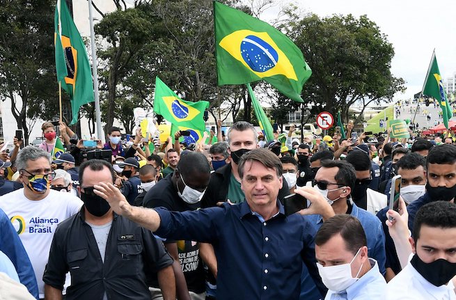 Jair Bolsonaro podczas spotkania z sympatykami w Brasilii, 24.05.2020, fot. East News