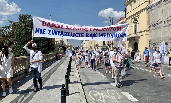Warszawa Medycy Protestowali Przeciwko Dodatkowemu Pogarszaniu Warunkow Pracy Donald Pl