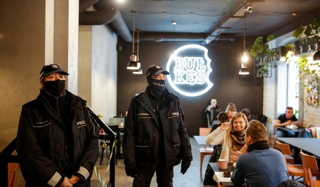 Kontrola policji w restauracji Bułkęs w Katowicach, 15.01.2021