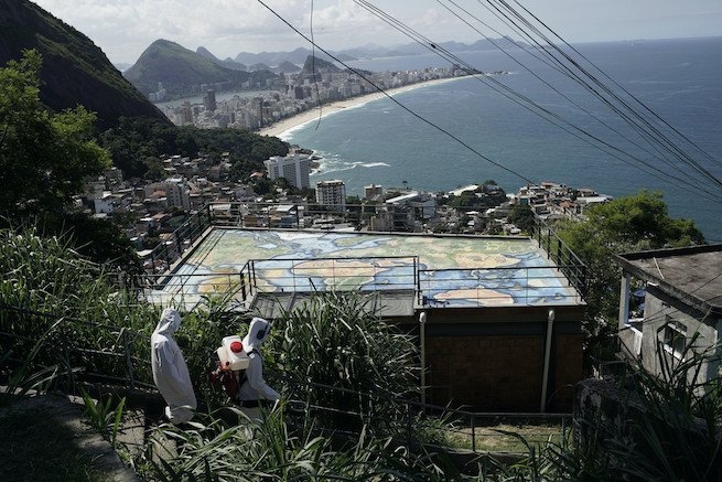 Odkażanie faweli Vidigal w Rio de Janeiro, 24.04.2020. Fot. EastNews
