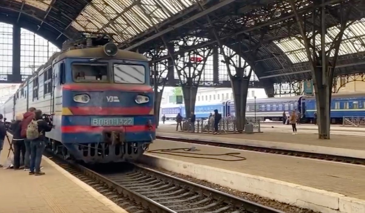 Ukraina: pociąg do Lwowa ostrzelany przez Rosjan dojechał na miejsce ...